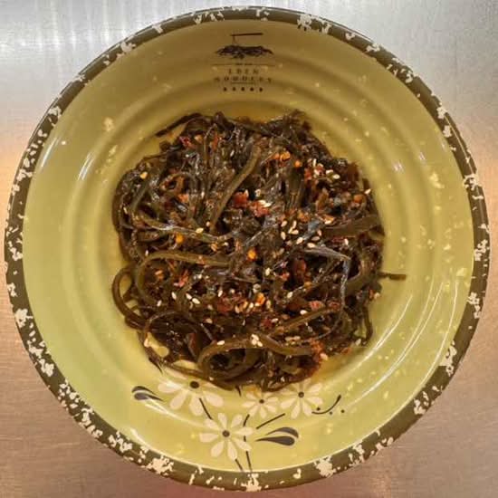 A10 凉拌海带丝 sea weed with spicy sauce